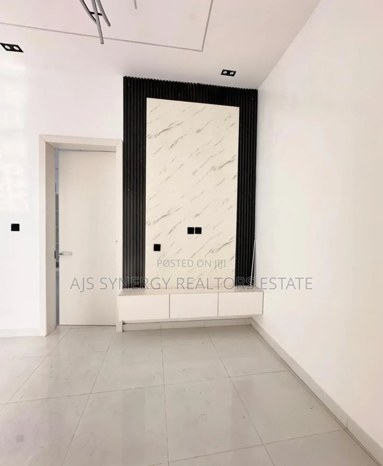 4bdrm Duplex in Chevron for rent