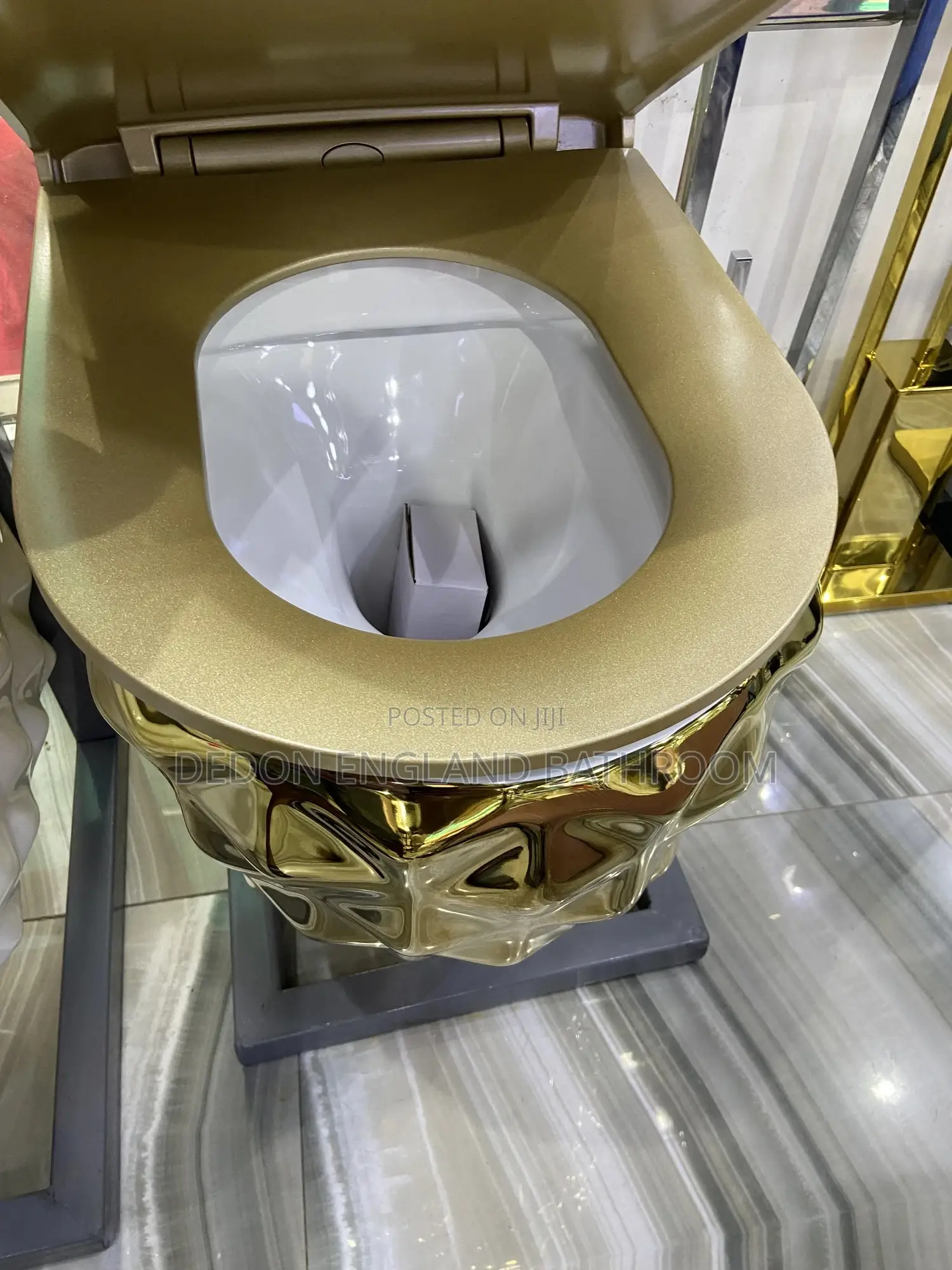 High Quality England Luxury Gold Wall Hung Water Closet