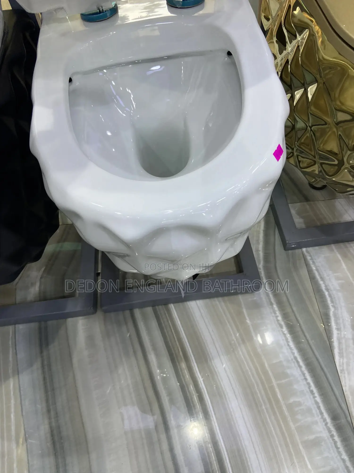High Quality England Luxury White Wall Hung Water Closet