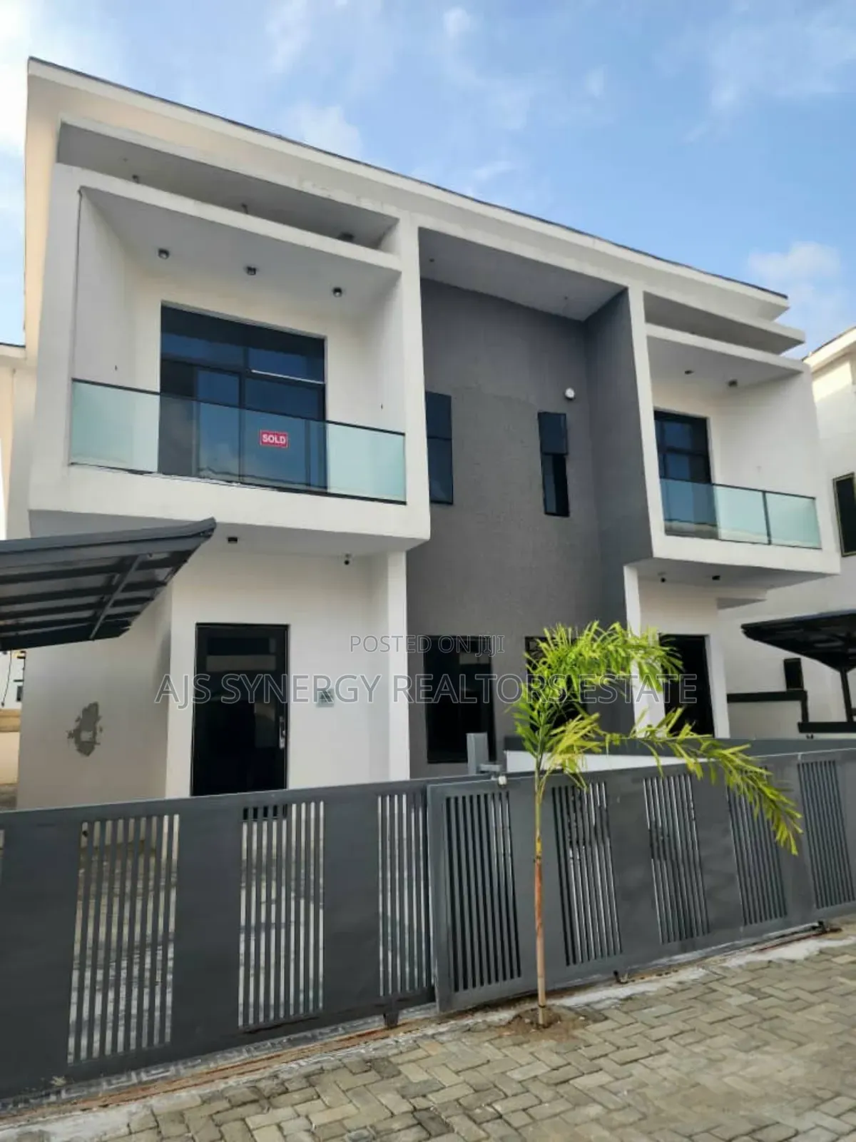 4bdrm Duplex in Chevron for rent