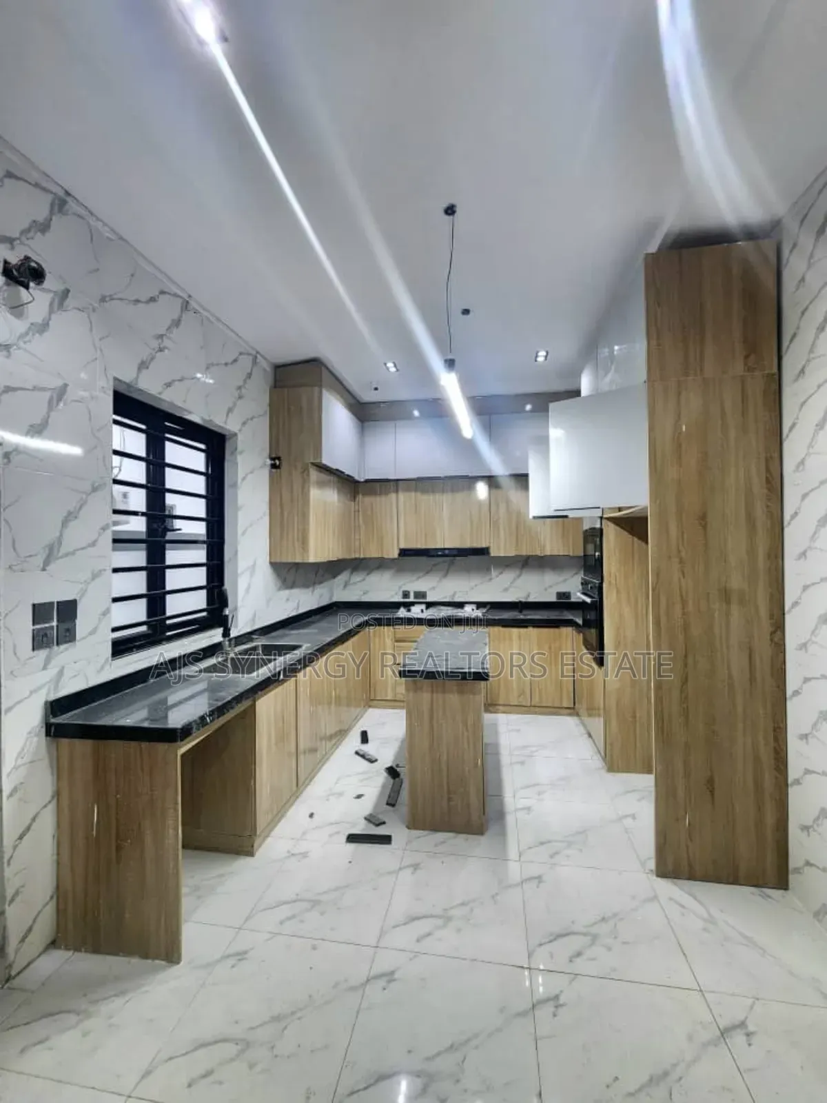 4bdrm Duplex in Chevron for rent