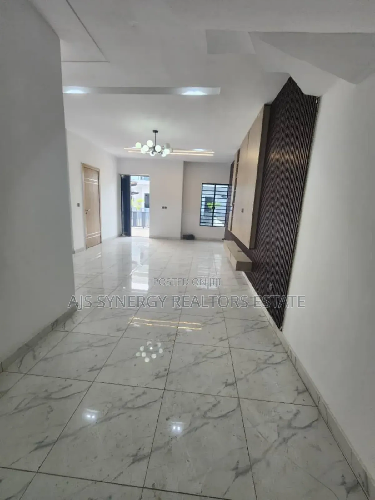 4bdrm Duplex in Chevron for rent
