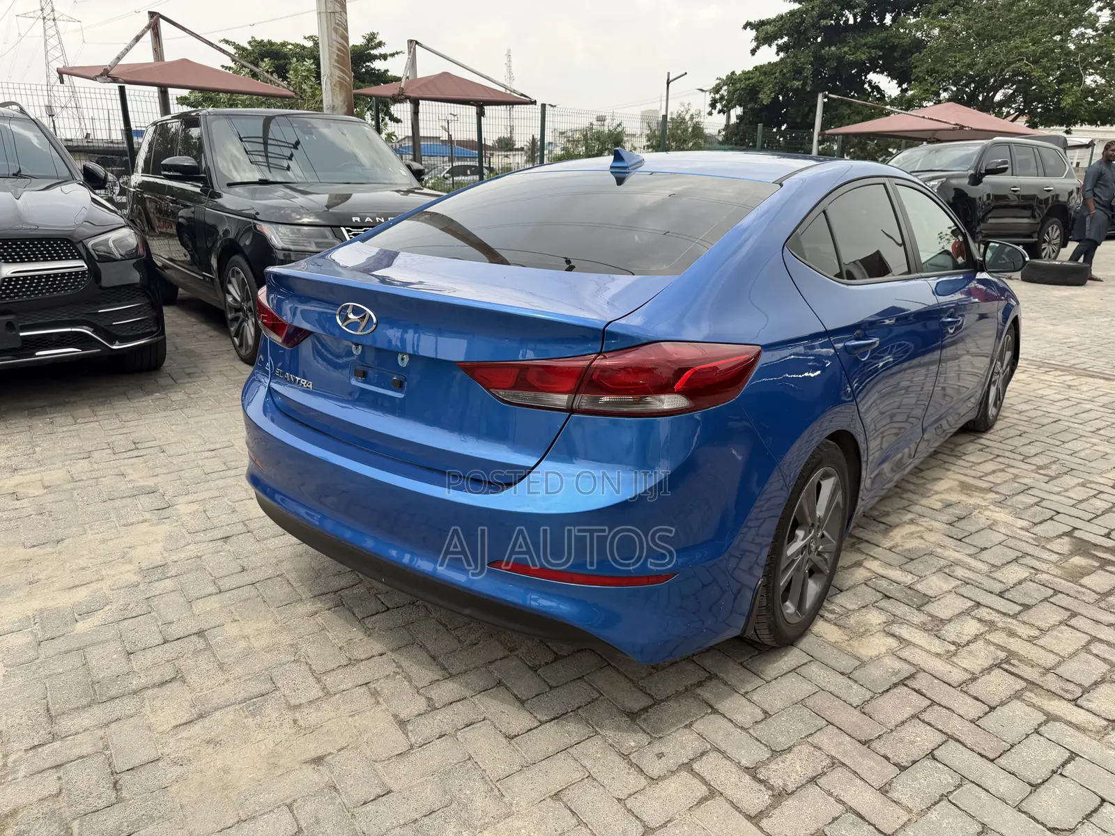 Hyundai Elantra Limited Sedan FWD (2.0L 4cyl 6A) 2017 Blue