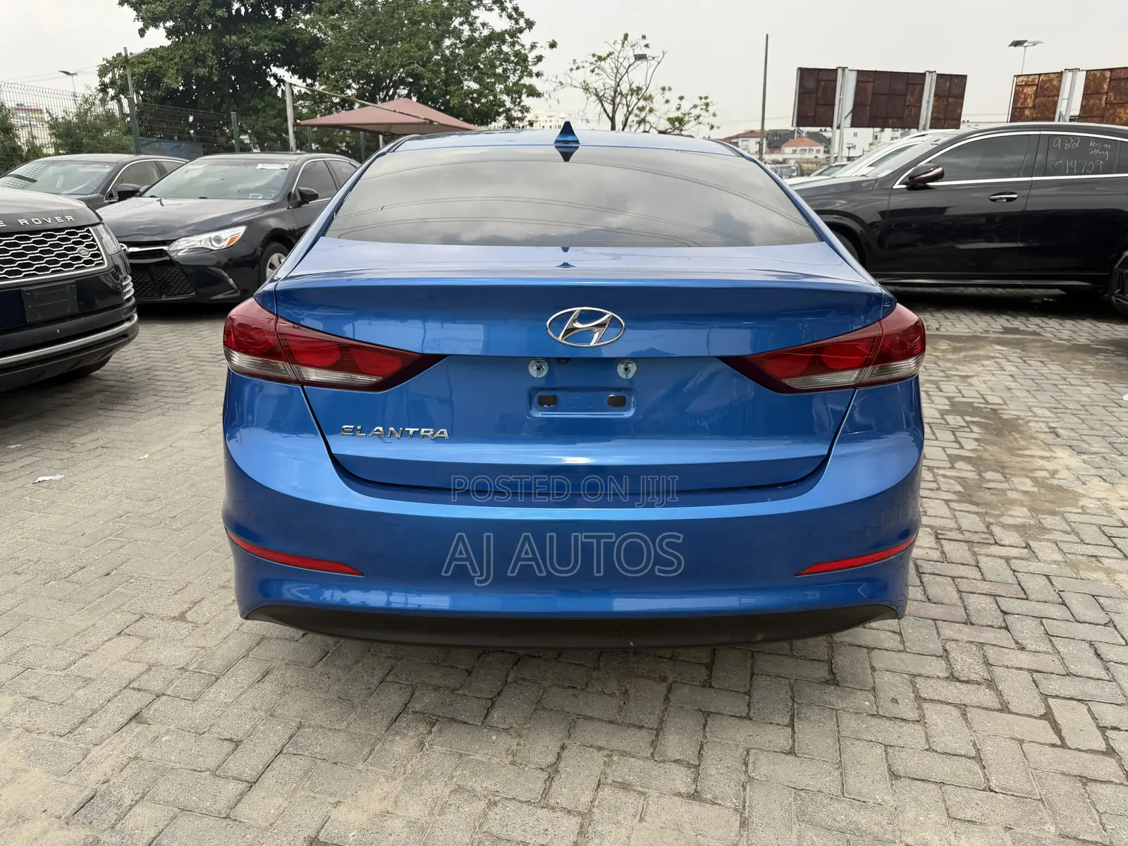 Hyundai Elantra Limited Sedan FWD (2.0L 4cyl 6A) 2017 Blue