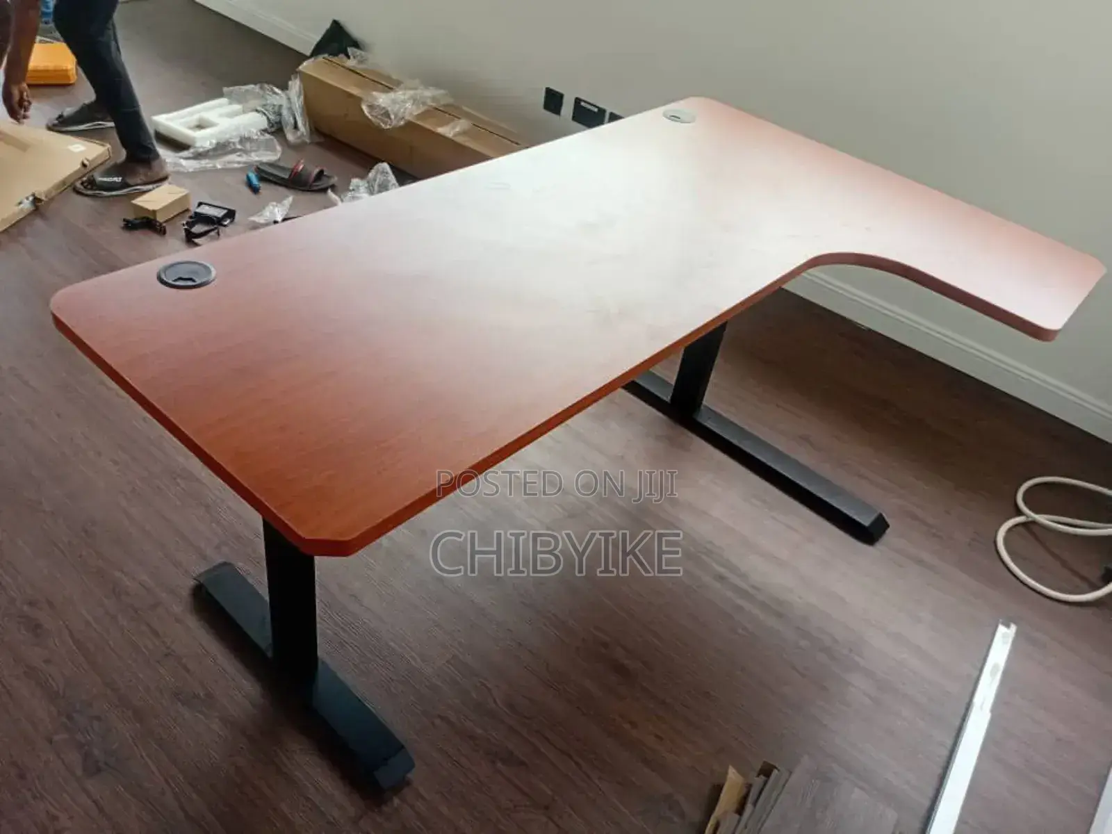 Adjustable Table 1.2mmtr L Shape