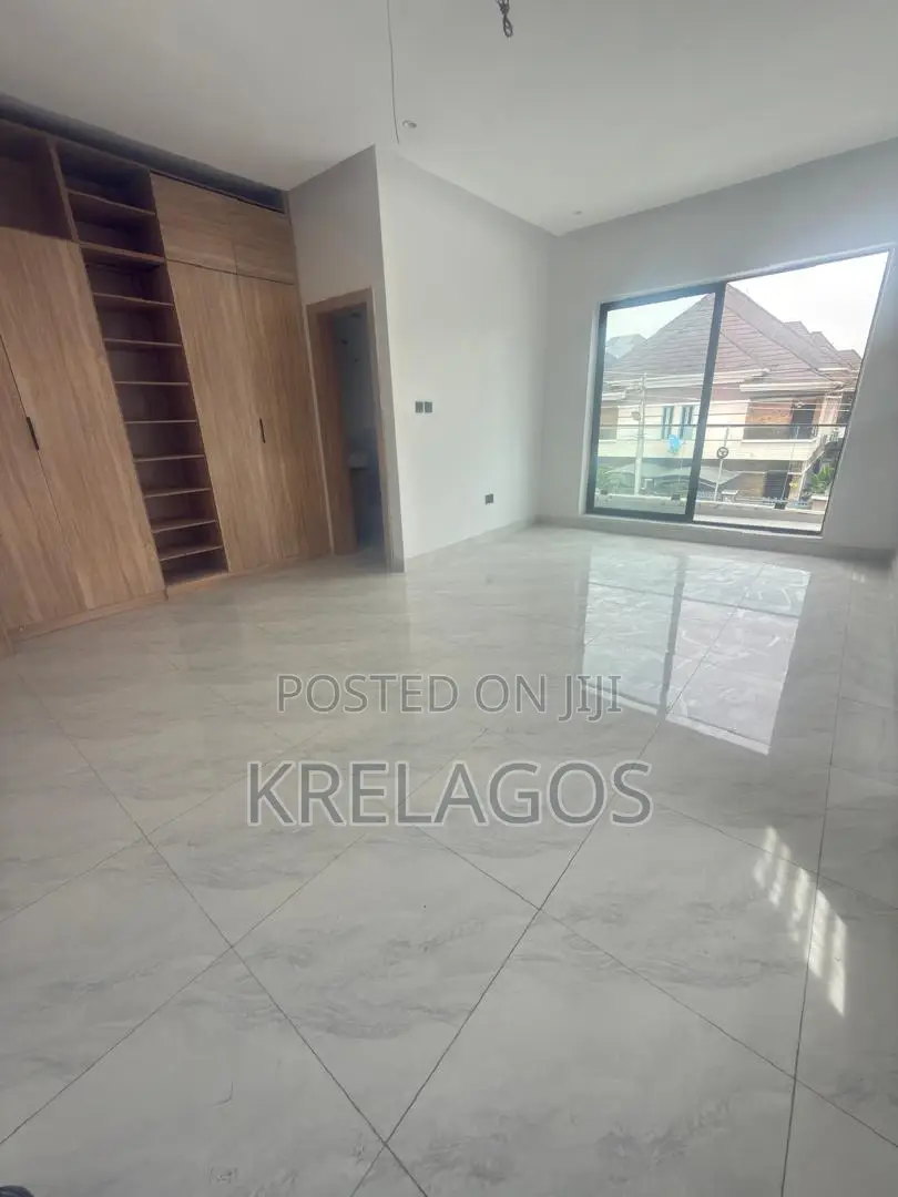 4bdrm Duplex in Chevron for sale