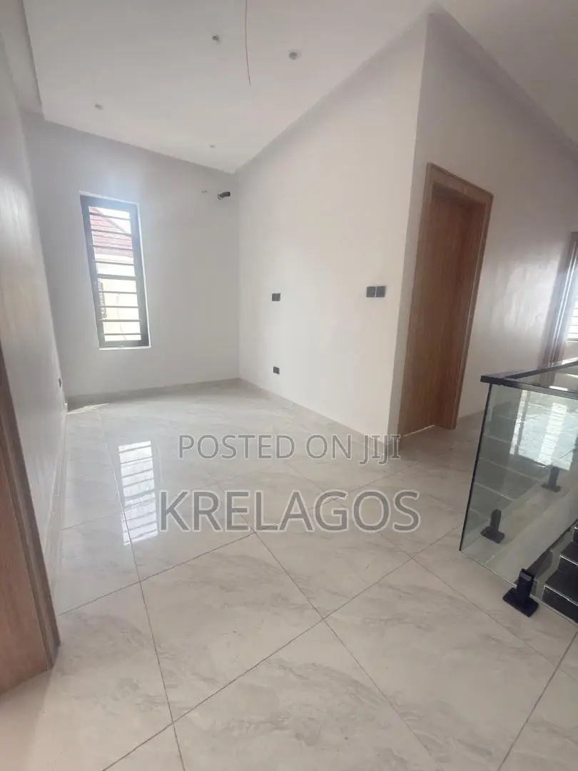 4bdrm Duplex in Chevron for sale