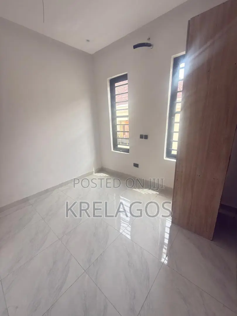 4bdrm Duplex in Chevron for sale