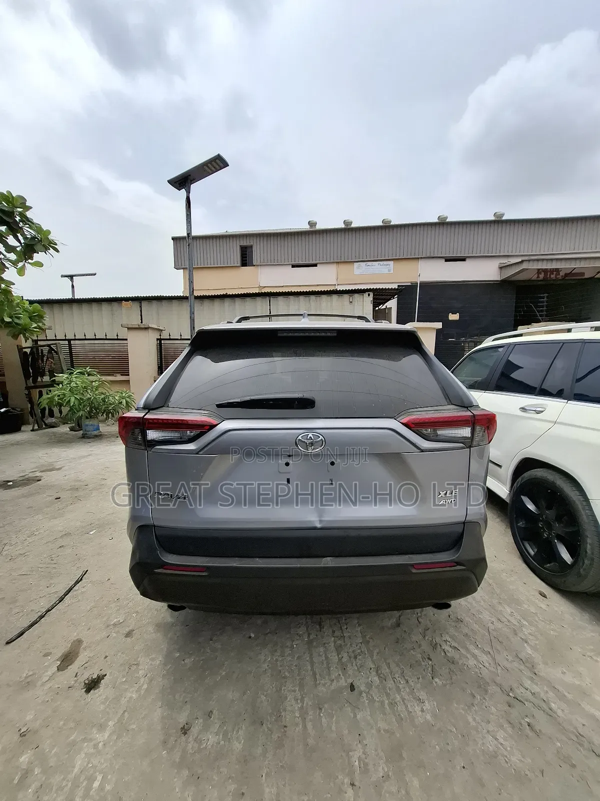 Toyota RAV4 XLE AWD 2020 Silver