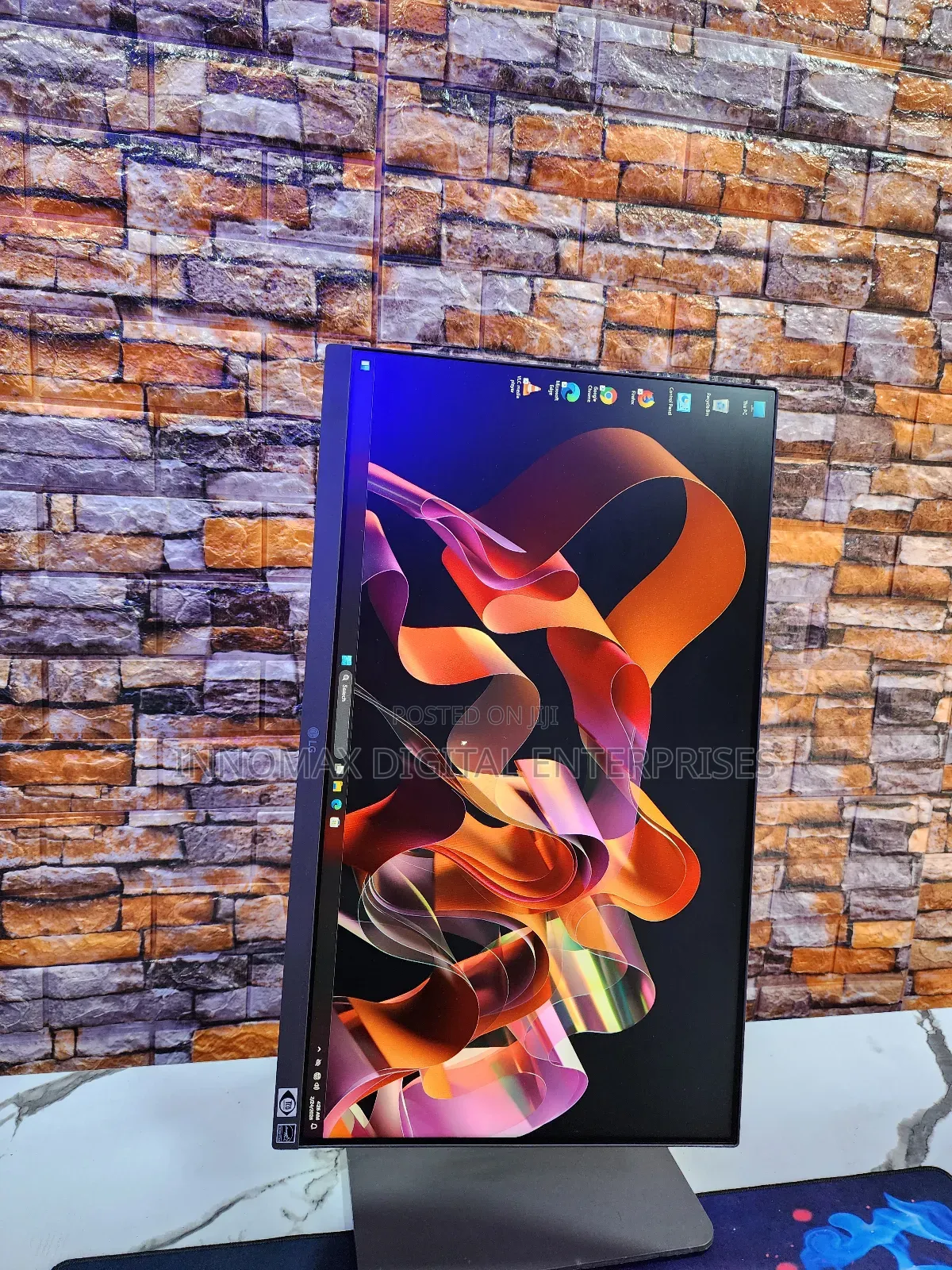 Lg 24” Ips FHD Monitor Usb Type-C Daisy Chain Built-in Speaker