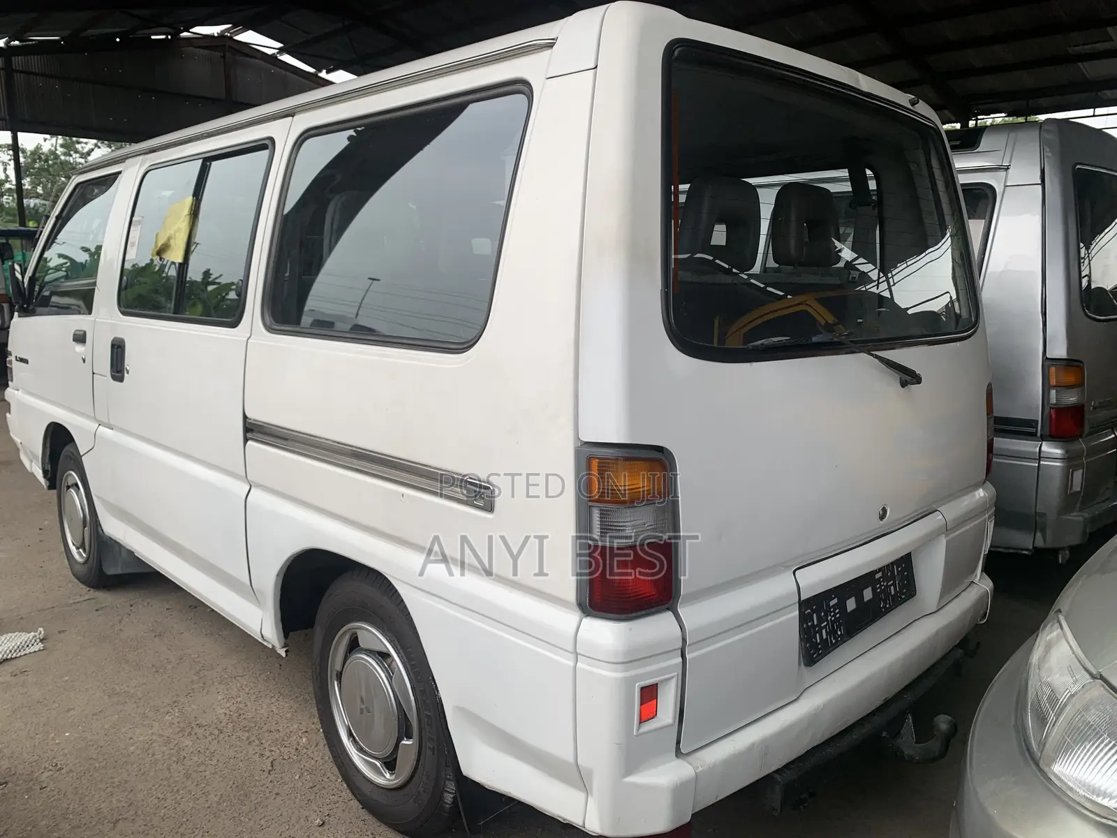 Mitsubishi L300 1999 White