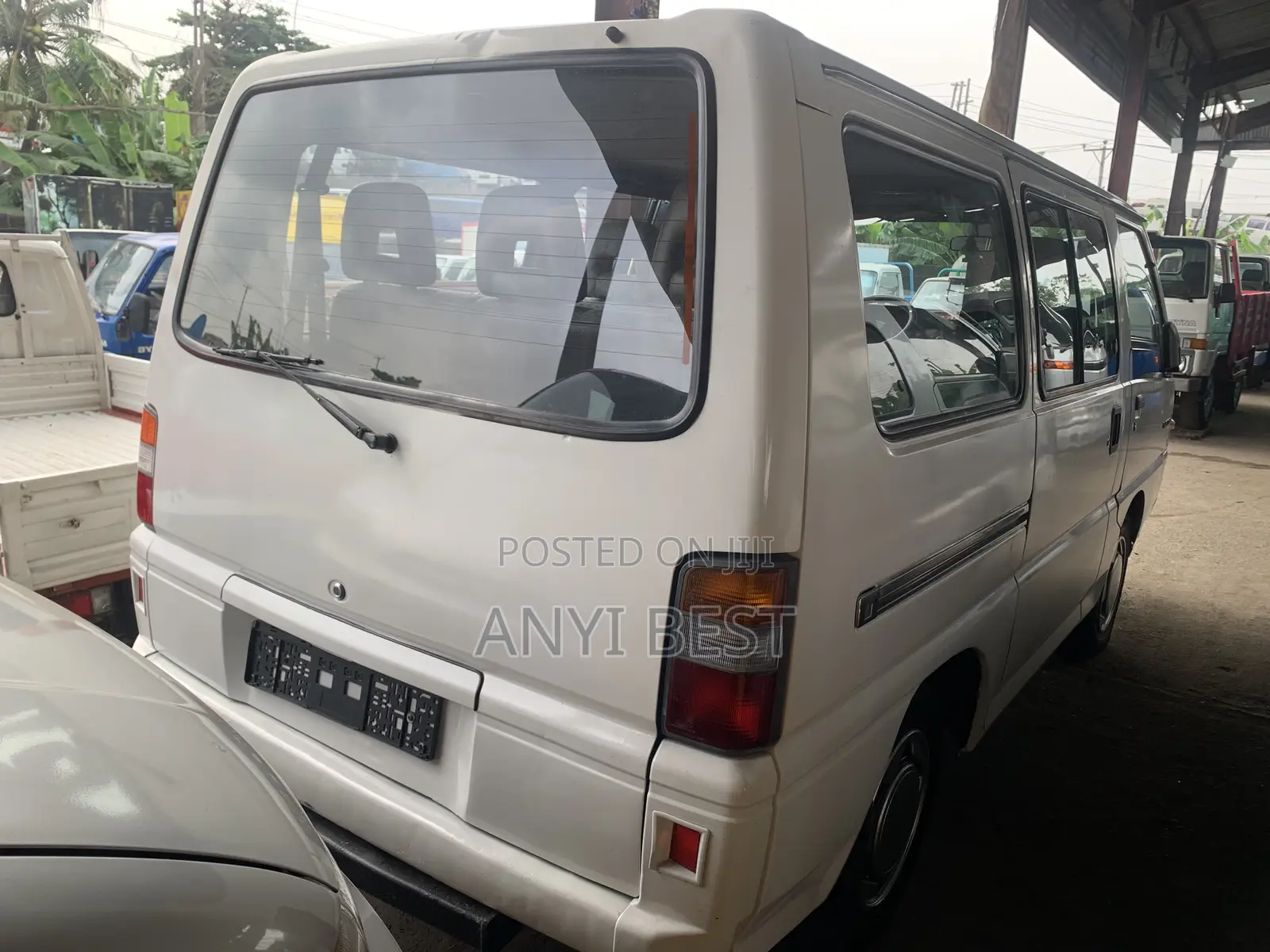 Mitsubishi L300 1999 White