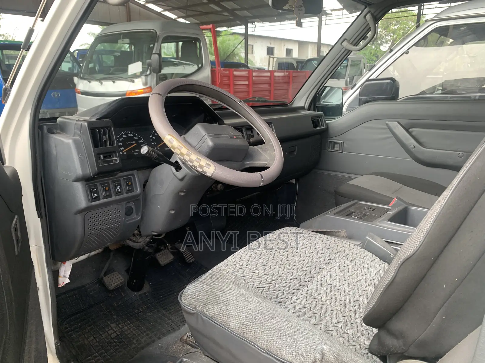 Mitsubishi L300 1999 White