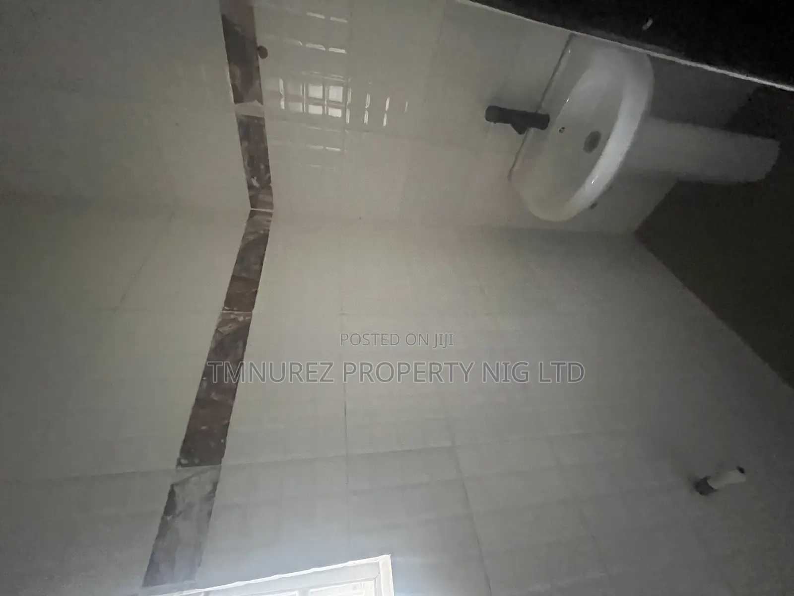 3bdrm Apartment in Osapa for rent