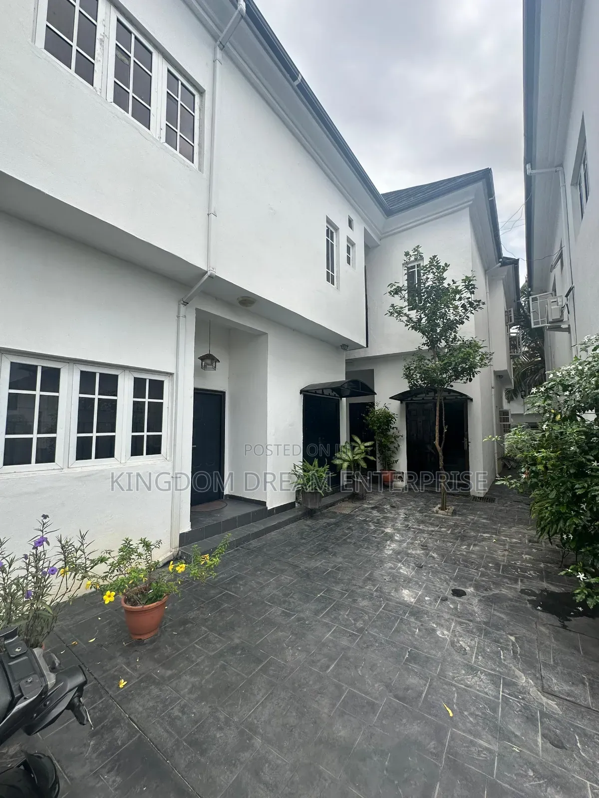 2bdrm Apartment in Lekki Phase 1 for rent