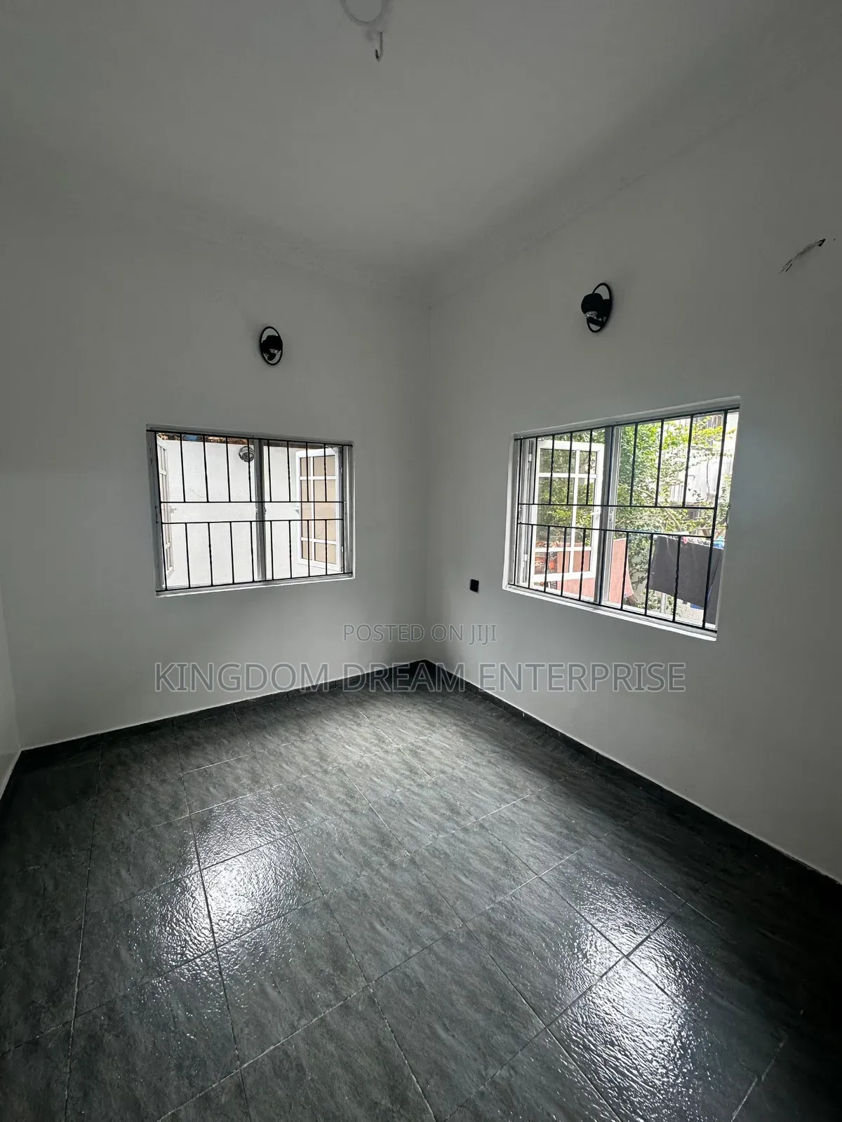 2bdrm Apartment in Lekki Phase 1 for rent