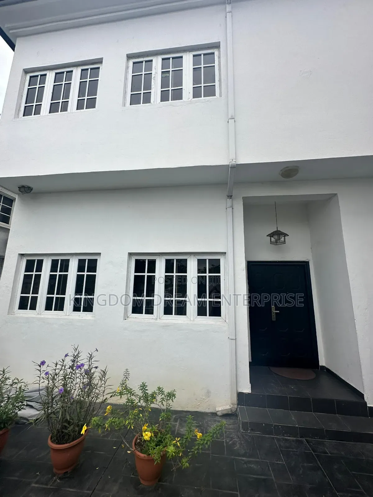 2bdrm Apartment in Lekki Phase 1 for rent