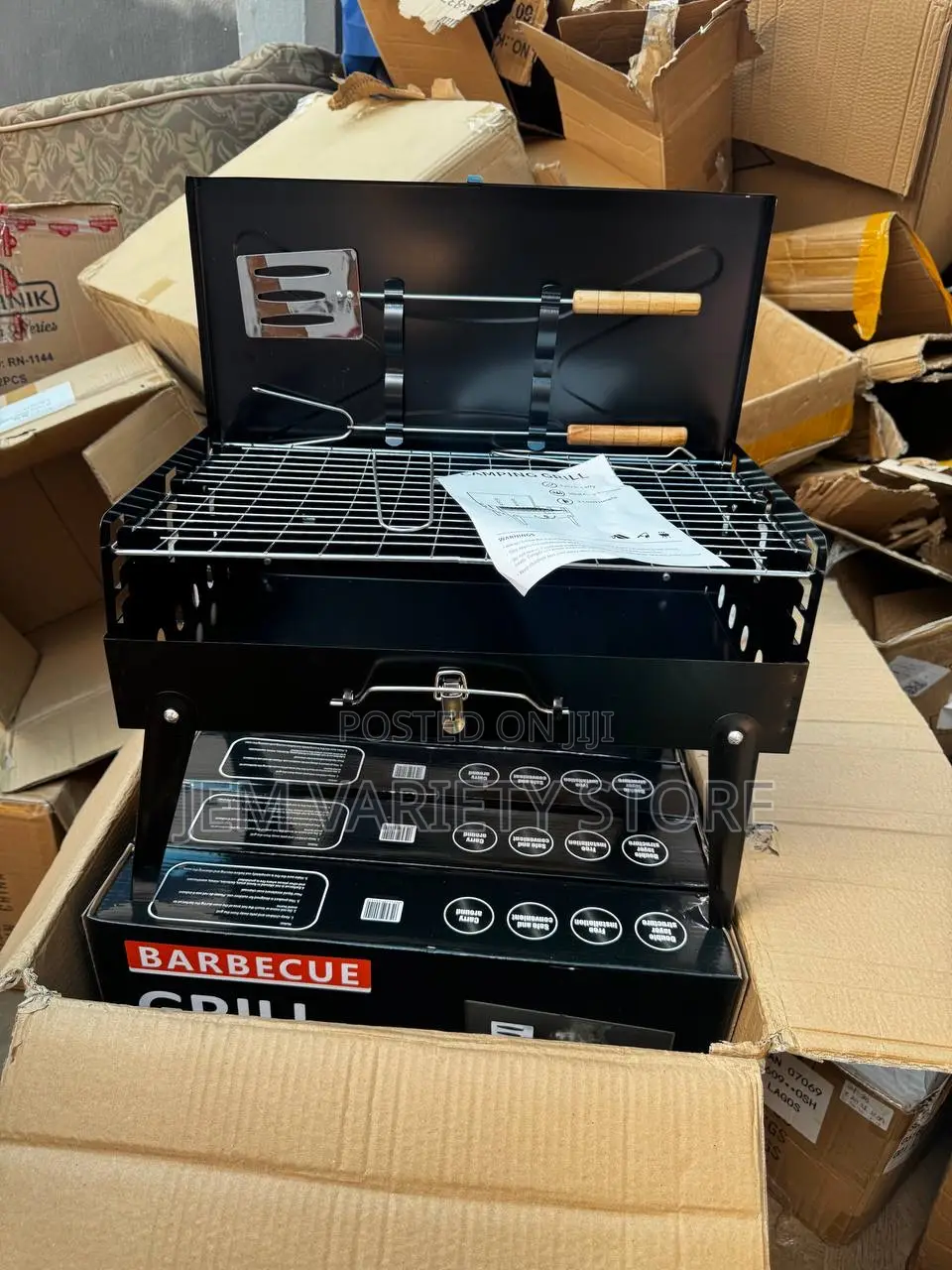 Barbecue Indoor and Outdoor Charcoal Grill With 2 Tong