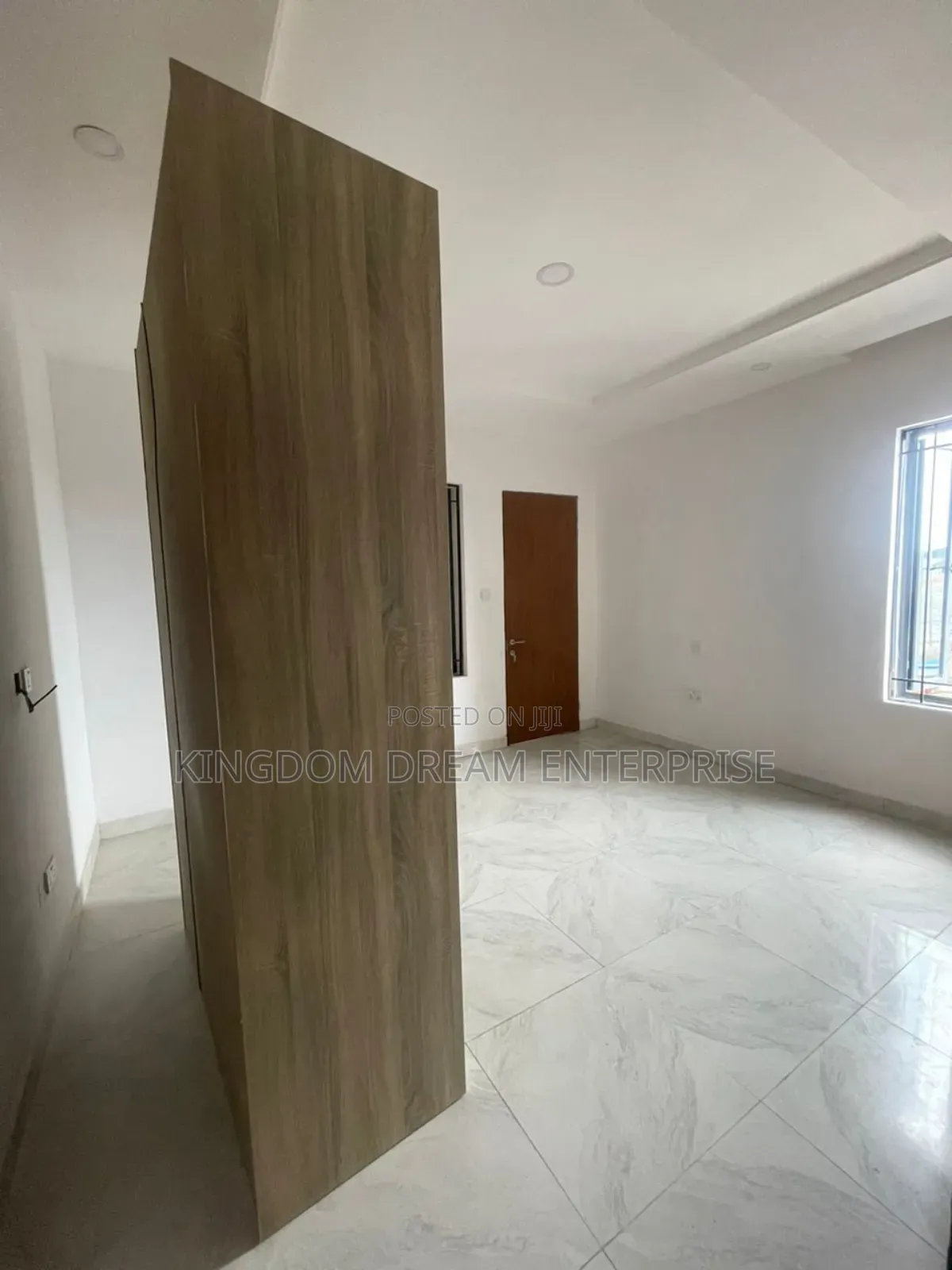 3bdrm Apartment in Lekki Phase 1 for rent