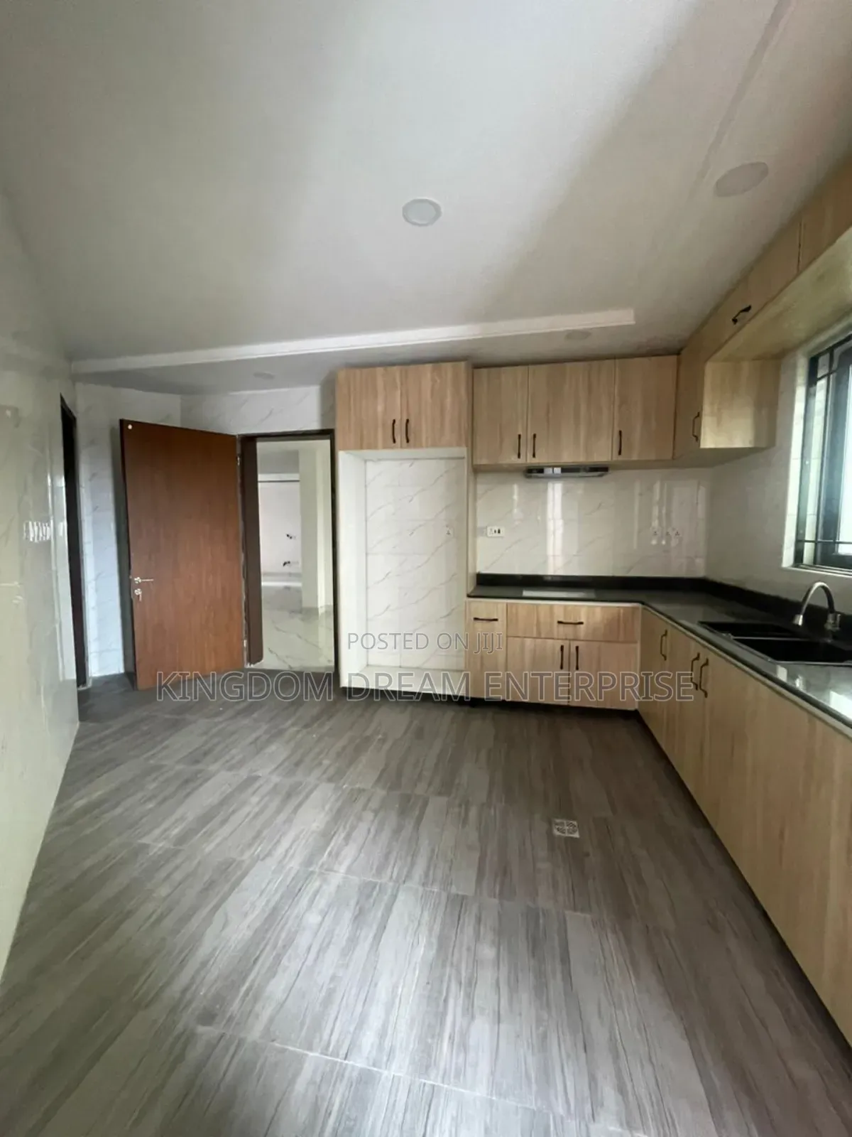 3bdrm Apartment in Lekki Phase 1 for rent