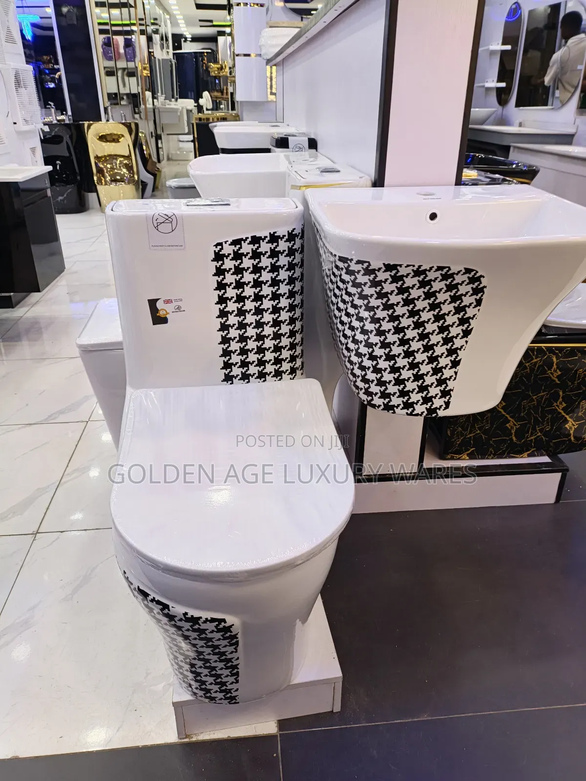 Draft Design White and Black Executive Wc