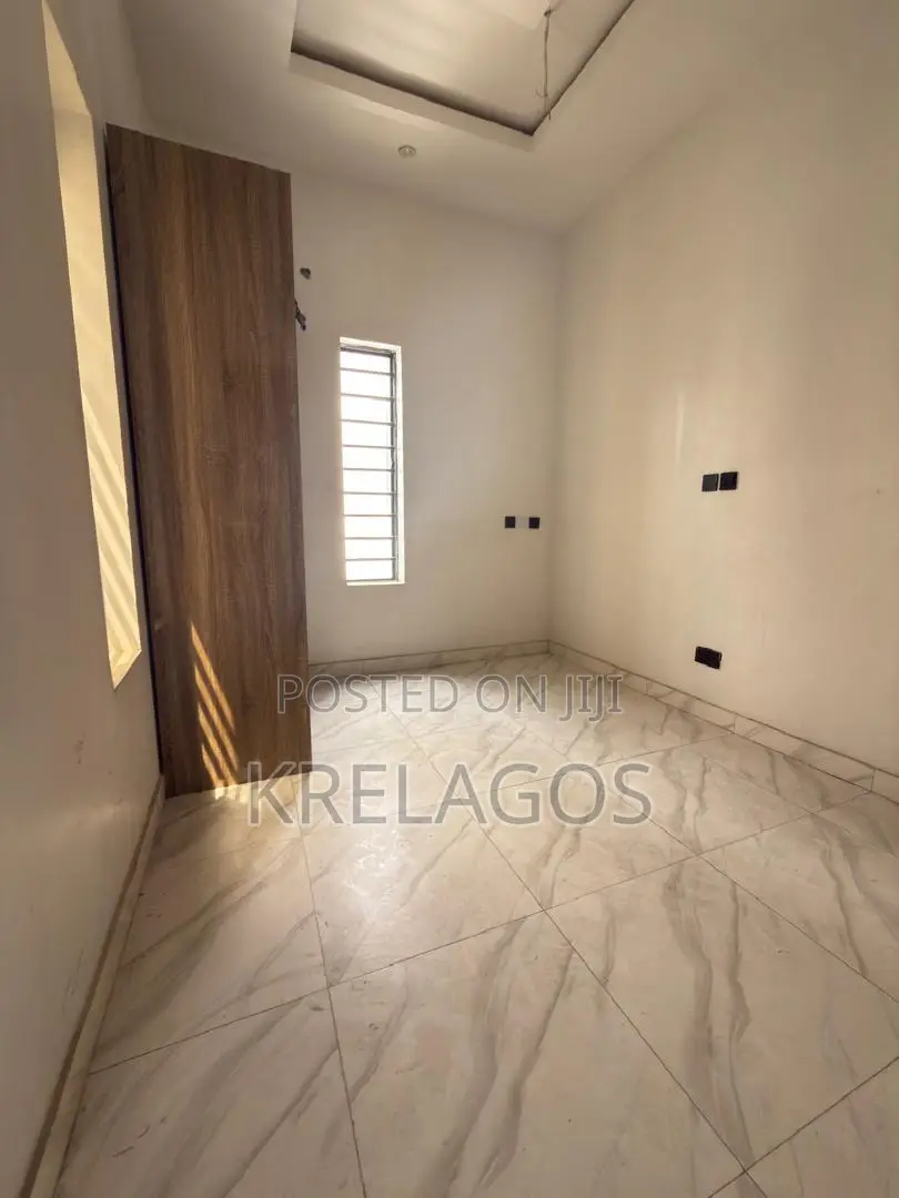 4bdrm Duplex in Orchid, Chevron for sale