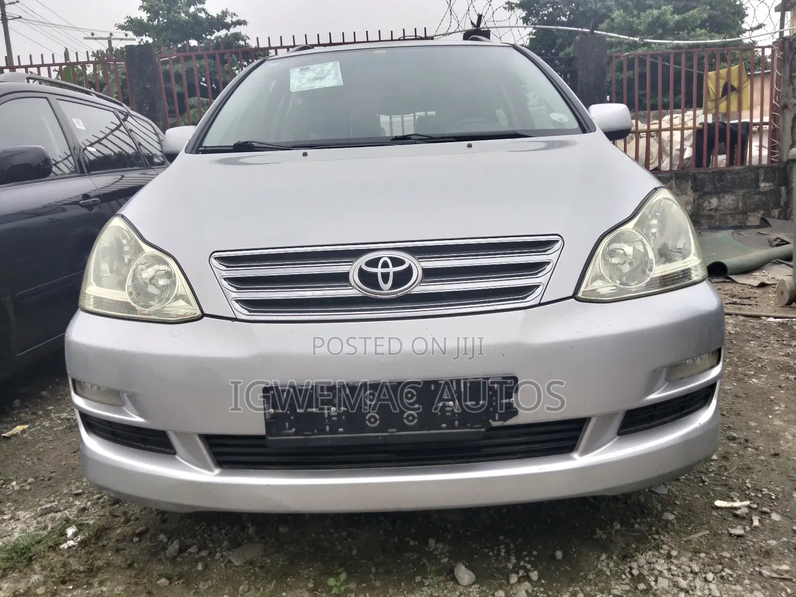 Toyota Avensis Verso 2.0 Petrol 2005 Silver
