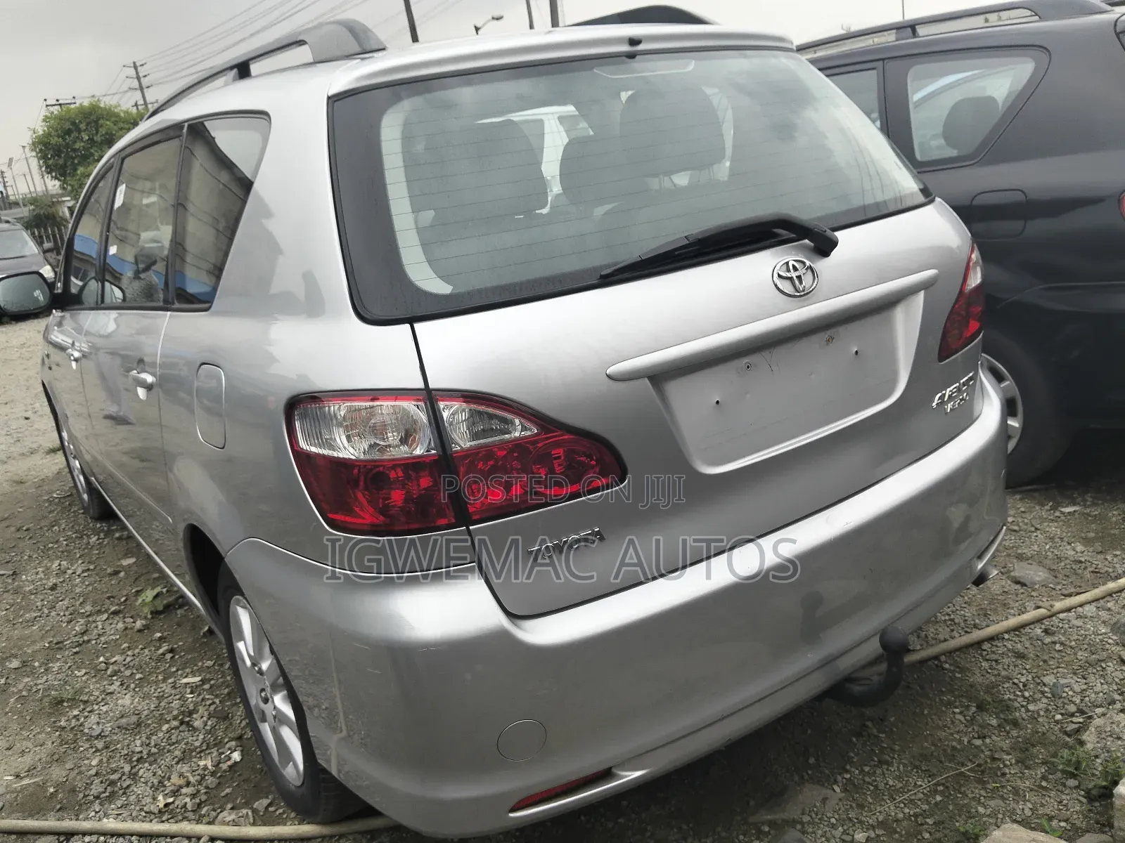 Toyota Avensis Verso 2.0 Petrol 2005 Silver