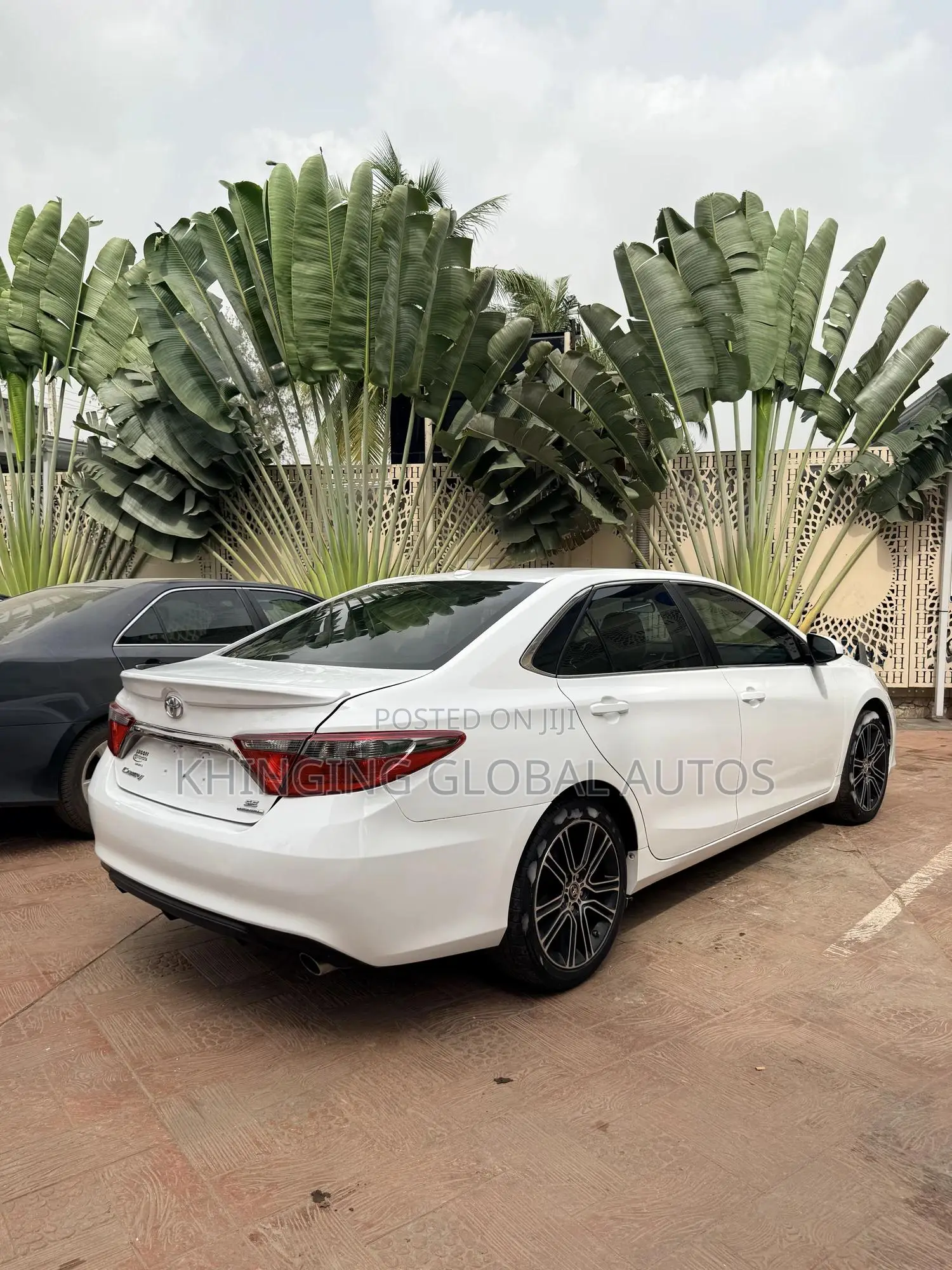 Toyota Camry SE w/Special Edition Pkg (2.5L 4cyl 6A) 2016 White