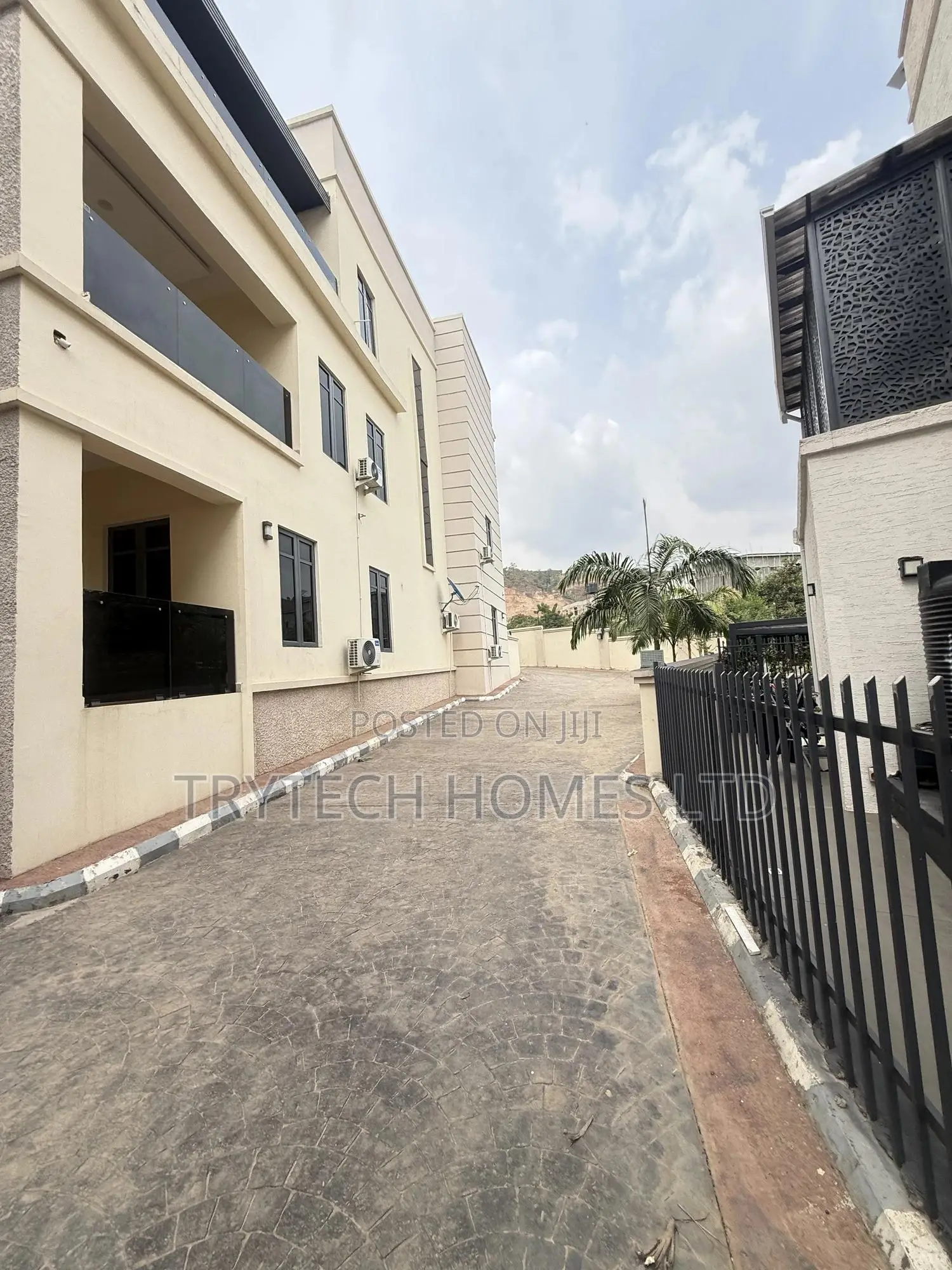 7bdrm Duplex in Katampe for sale