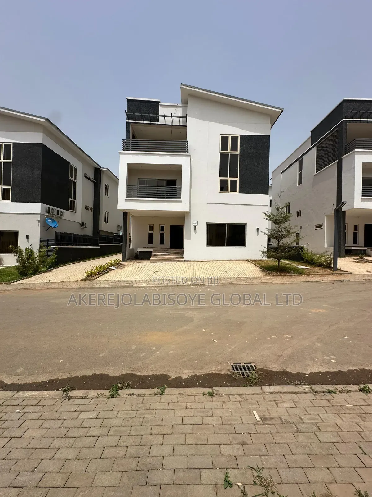 5bdrm Duplex in In An Estate Around for rent