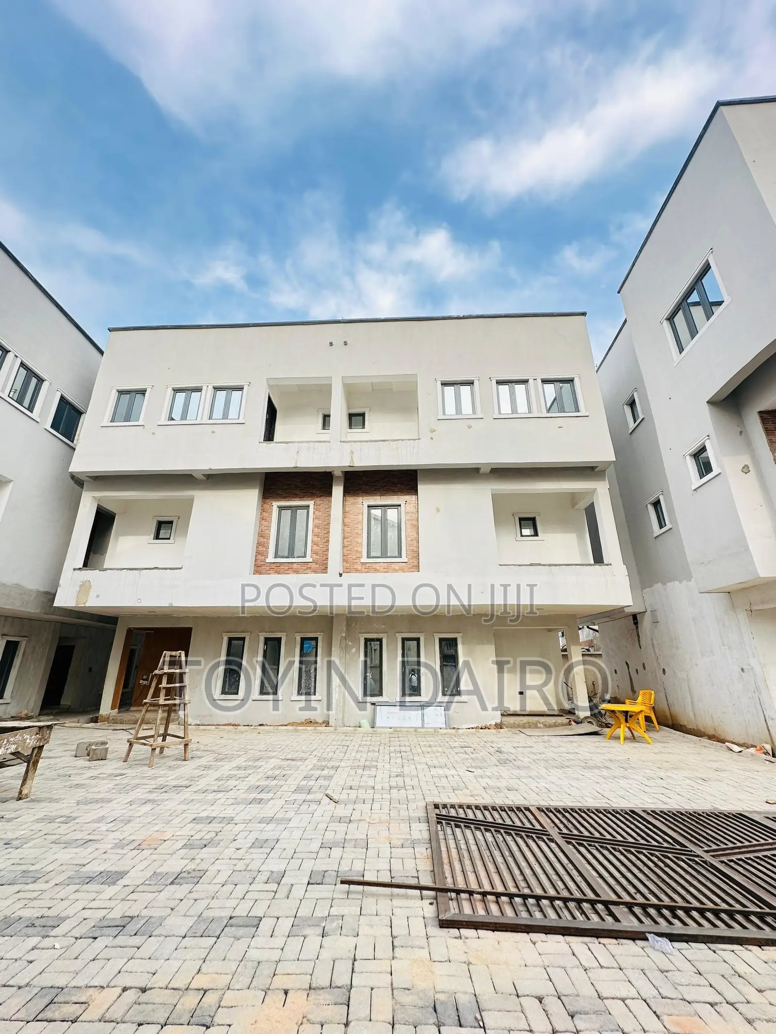 4bdrm Duplex in Soluyi for sale