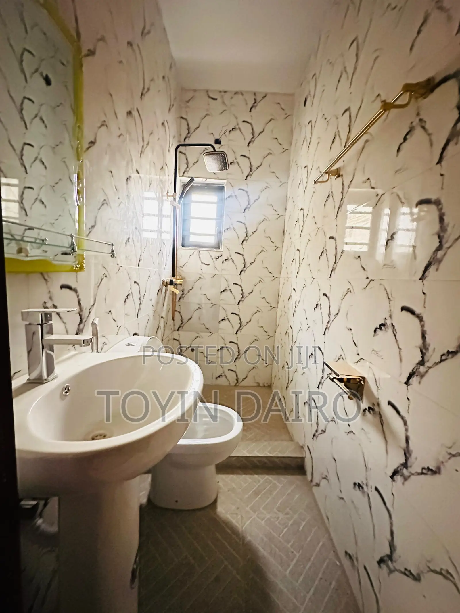 4bdrm Duplex in Soluyi for sale
