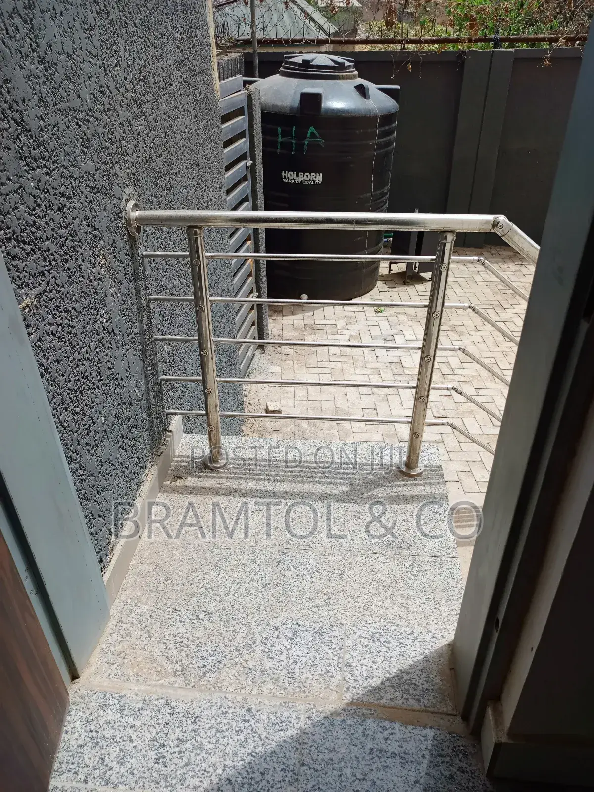 3bdrm Townhouse / Terrace in Apo District for rent