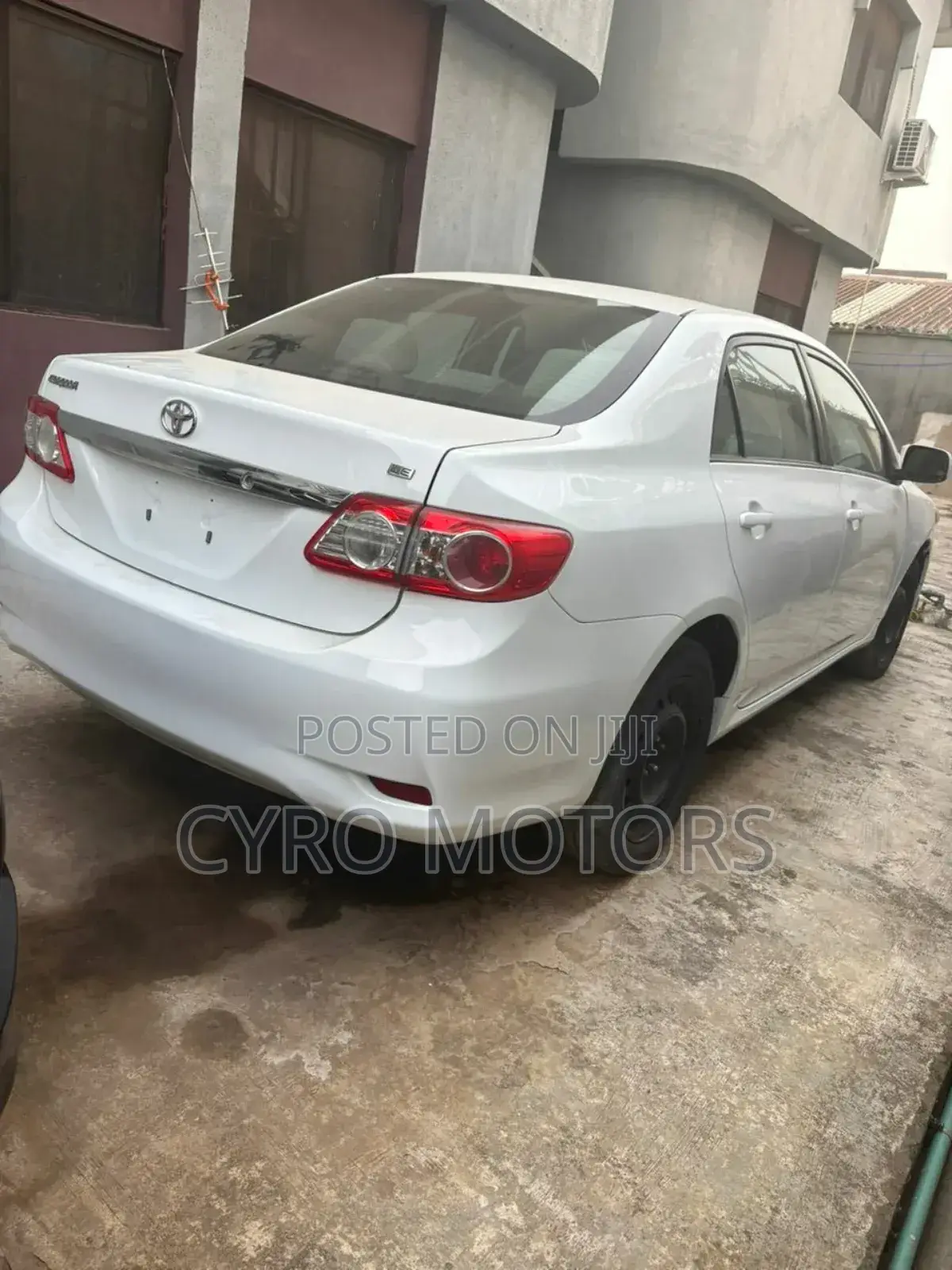 Toyota Corolla LE 4dr Sedan (1.8L 4cyl 4A) 2013 White