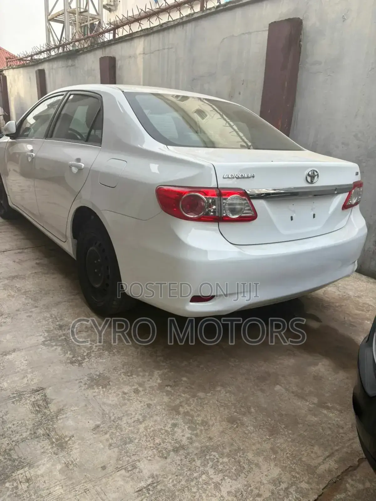Toyota Corolla LE 4dr Sedan (1.8L 4cyl 4A) 2013 White