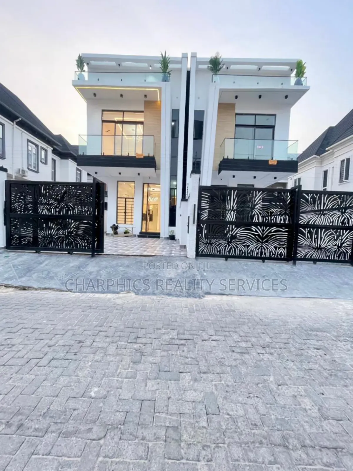 4bdrm Duplex in Lekki Phase 2 for sale