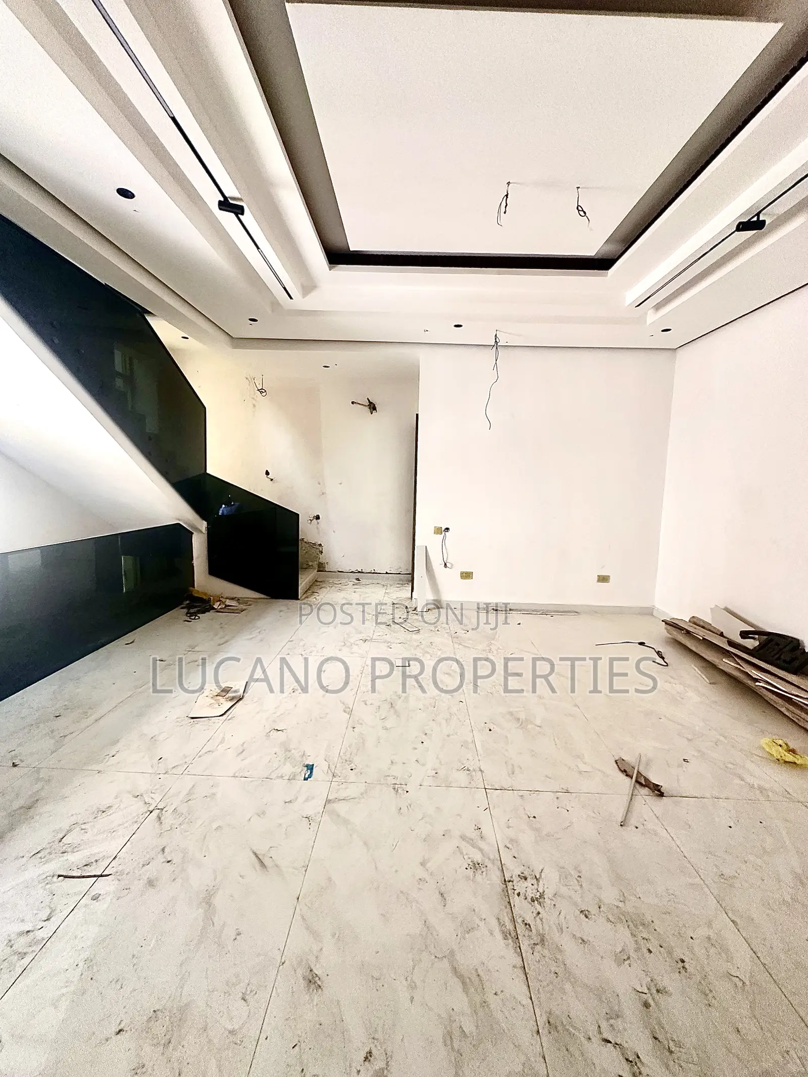 5bdrm Duplex in Utako District for sale