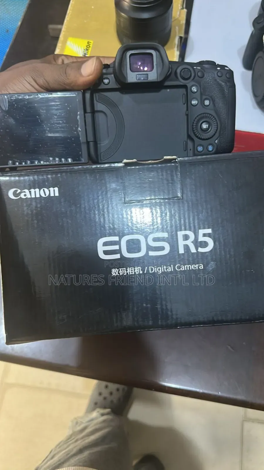 Canon Eos R5
Body Only