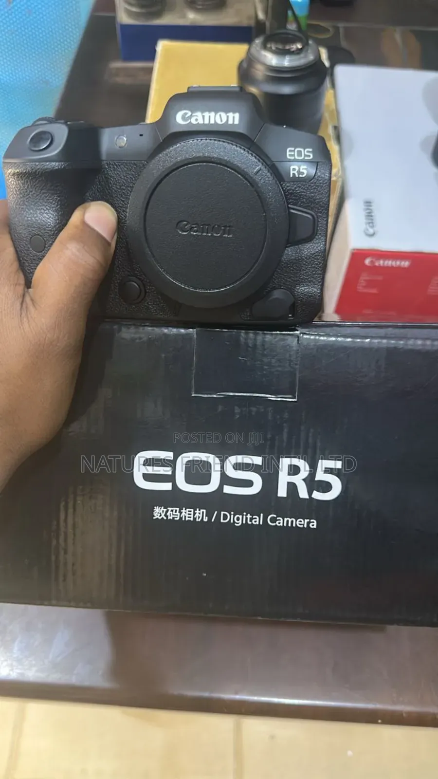 Canon Eos R5
Body Only