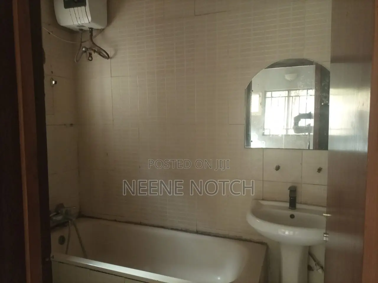 2bdrm Block of Flats in Durban Street, Area 1 for rent