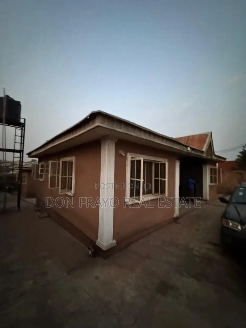 6bdrm Block of Flats in Omolayo Estate, Akobo for sale