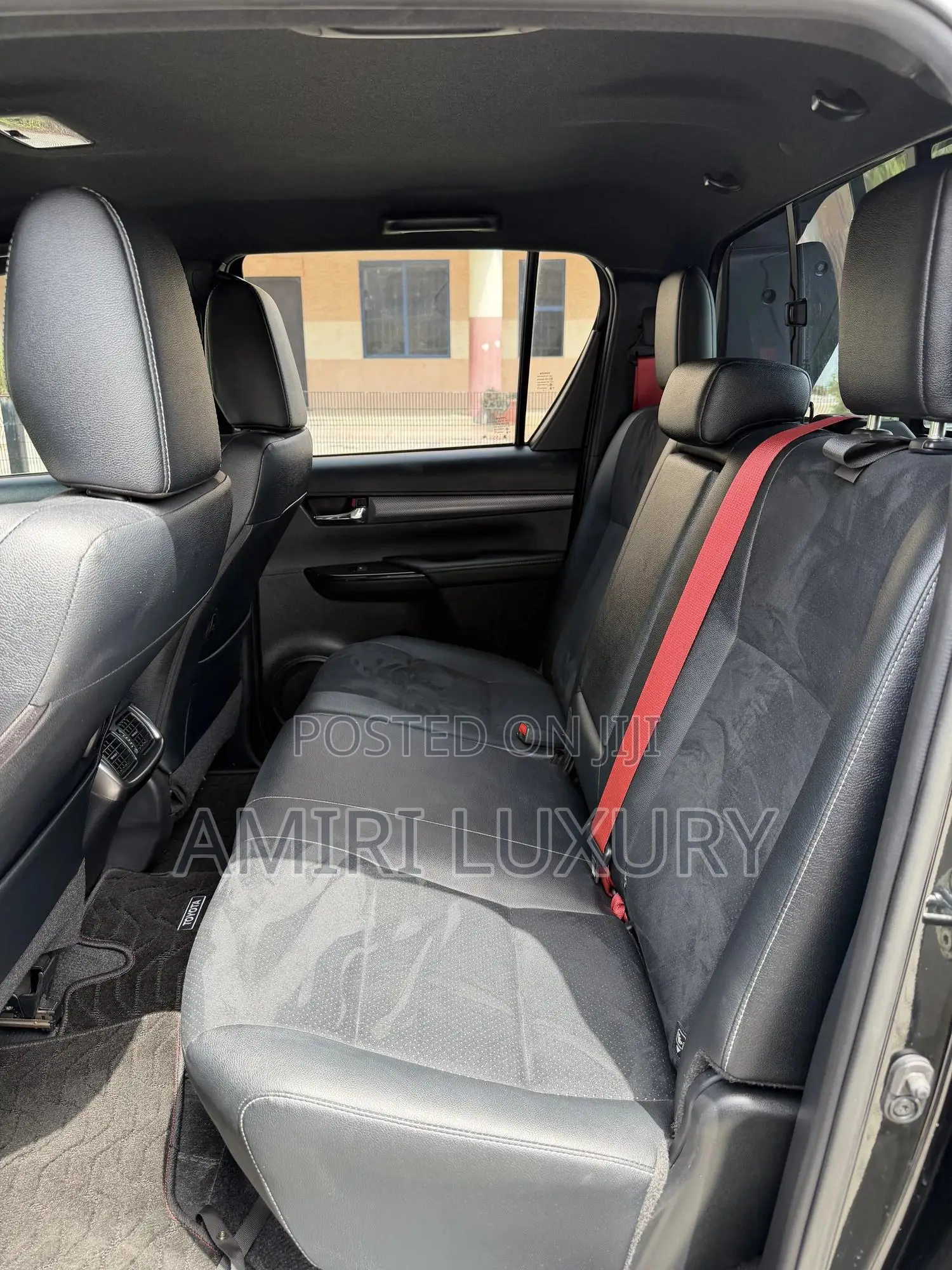 Toyota Hilux 2024 Black