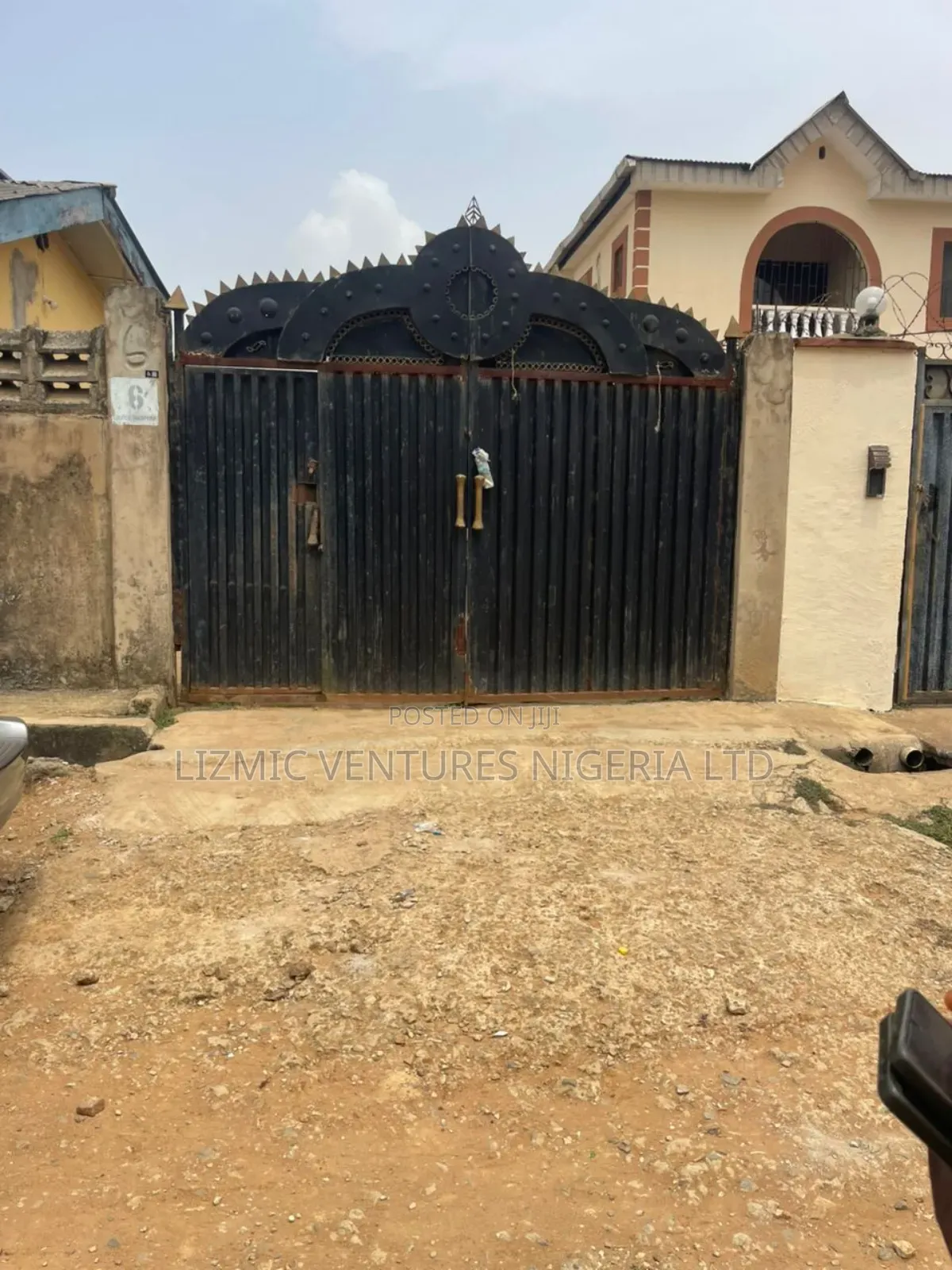 3bdrm Block of Flats in Isuti Rd, Igando / Ikotun/Igando for sale