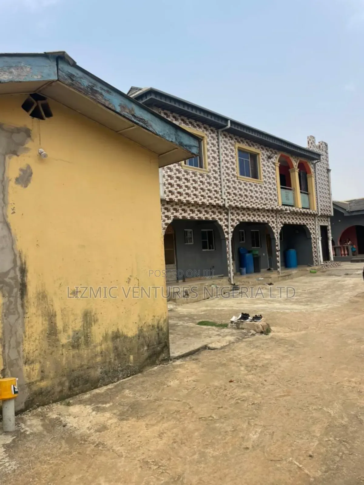 3bdrm Block of Flats in Isuti Rd, Igando / Ikotun/Igando for sale