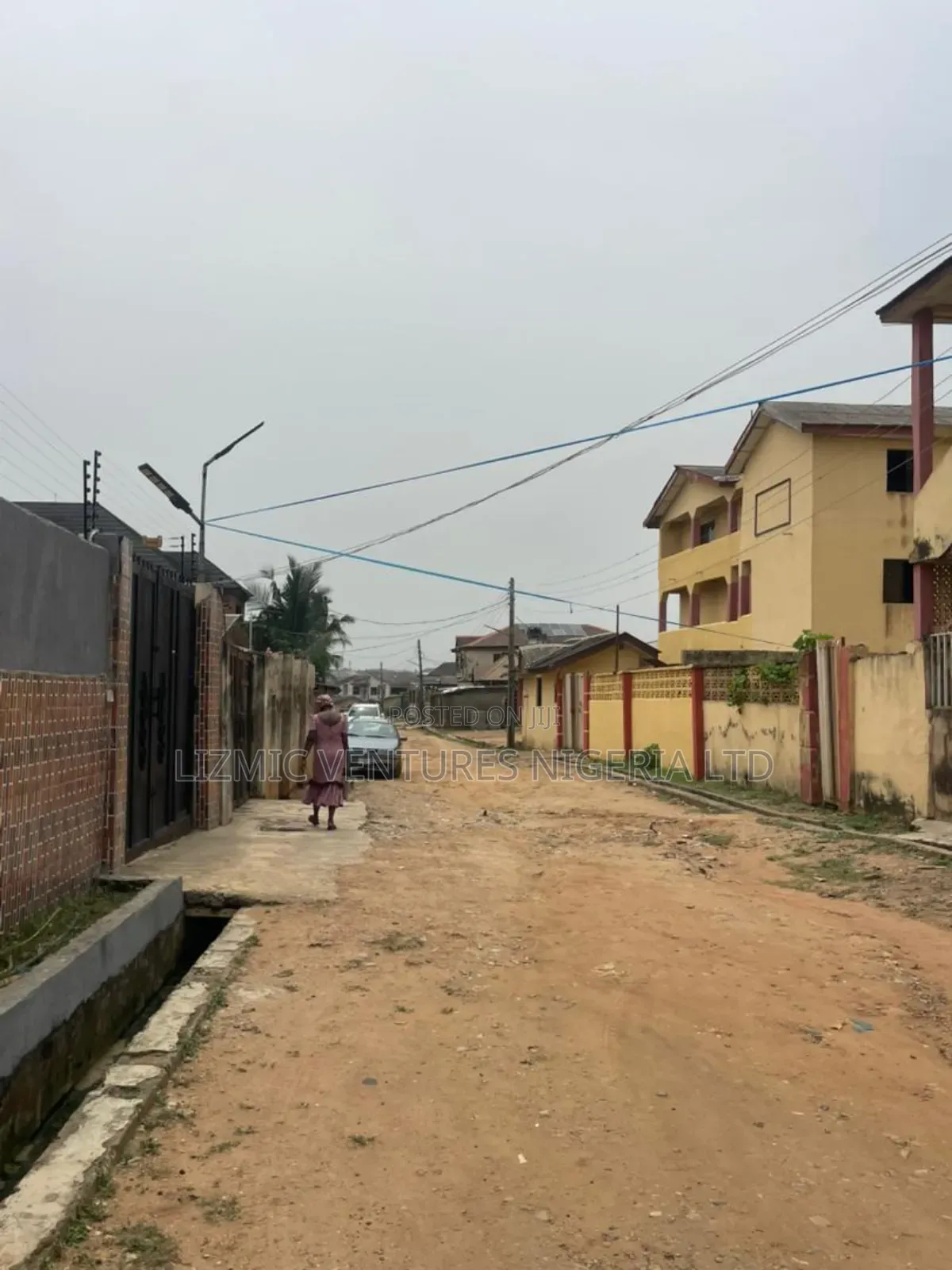 3bdrm Block of Flats in Isuti Rd, Igando / Ikotun/Igando for sale