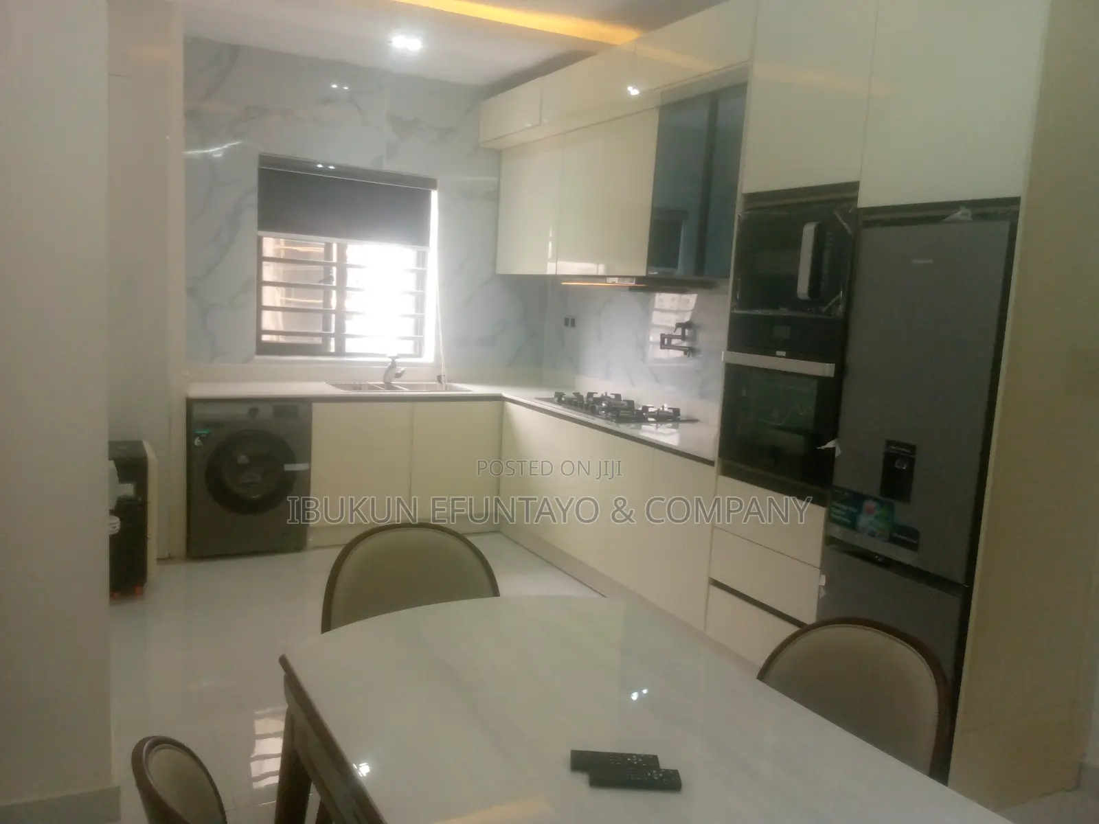 Furnished 2bdrm Apartment in Lekki Phase 1 for sale