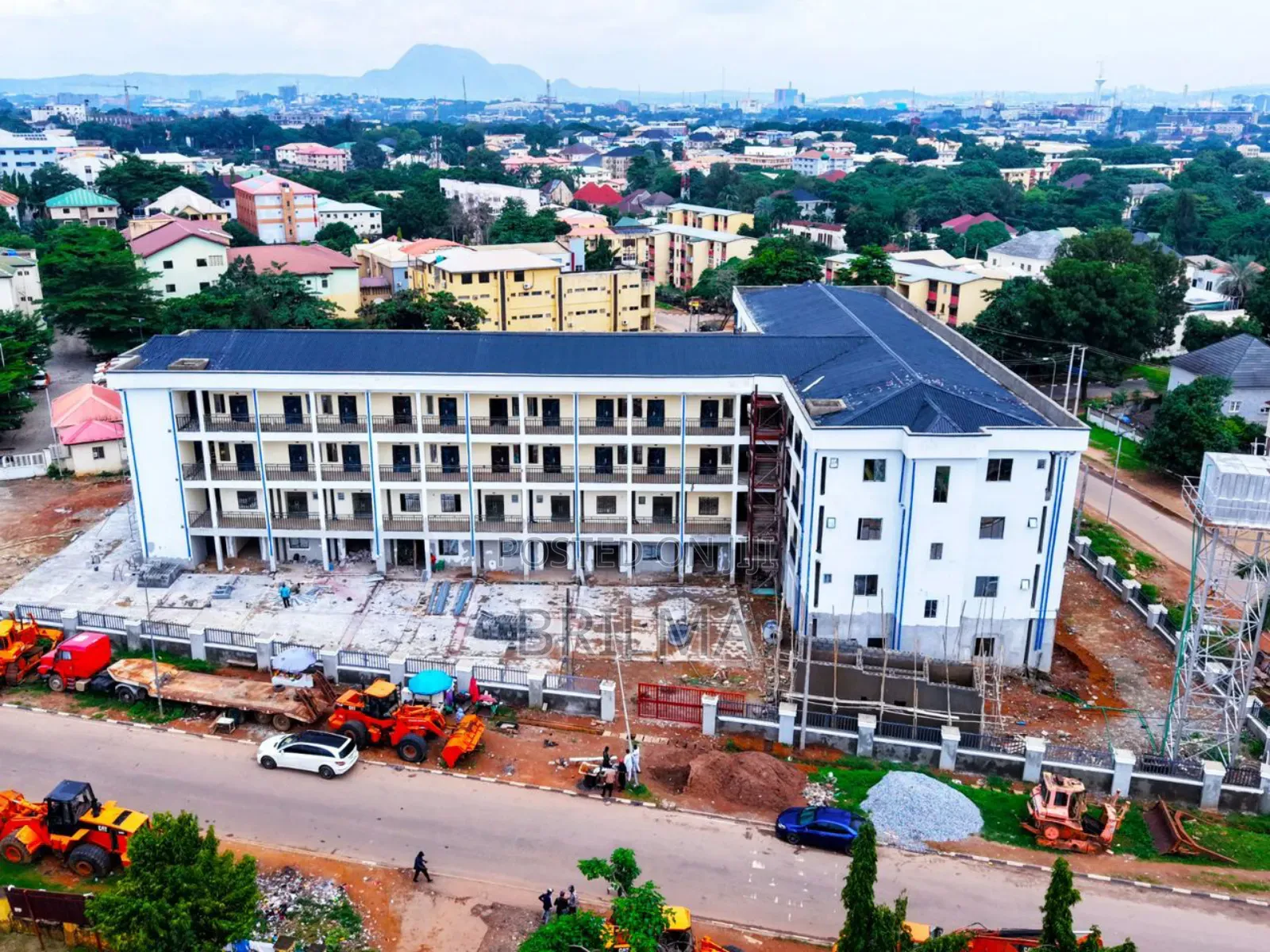 Shops Space in Wuse for Sale!
