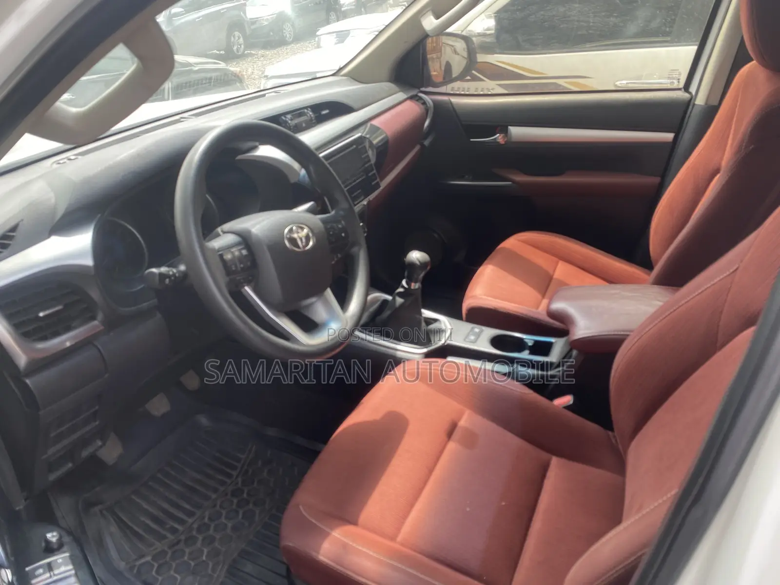 Toyota Hilux Revo Double Cab Petrol 2.7 RWD 2016 White