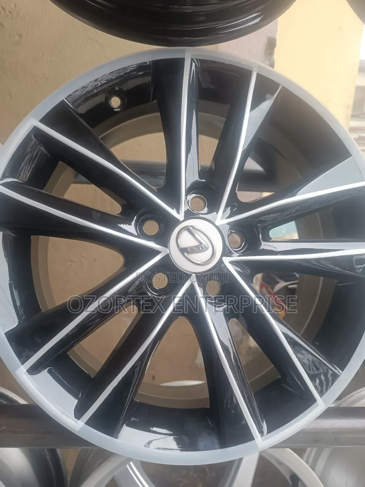 17rim For Toyota Camry Black And White